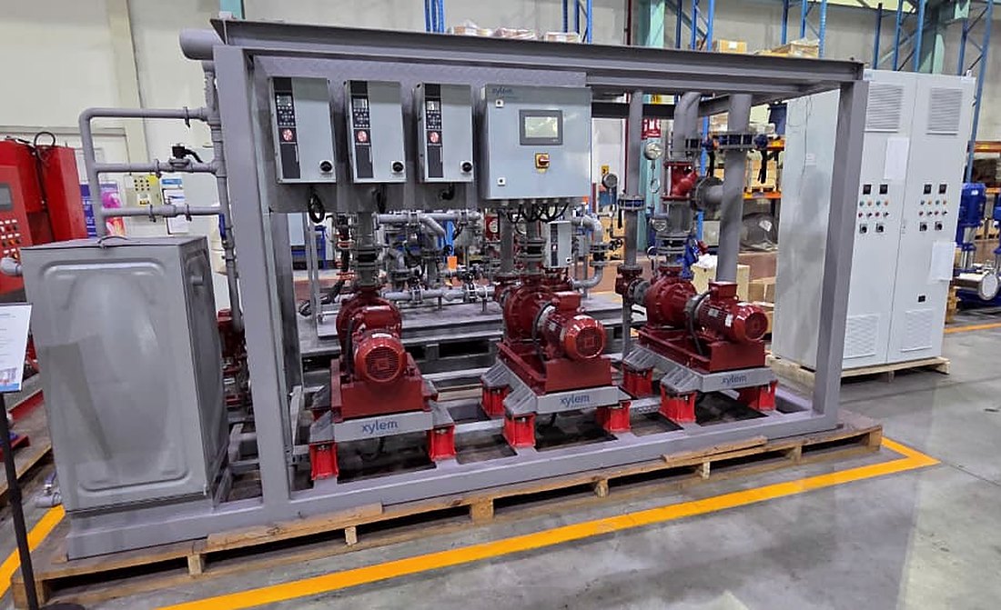 Xylem triple booster set on a common frame, with drives and control panel